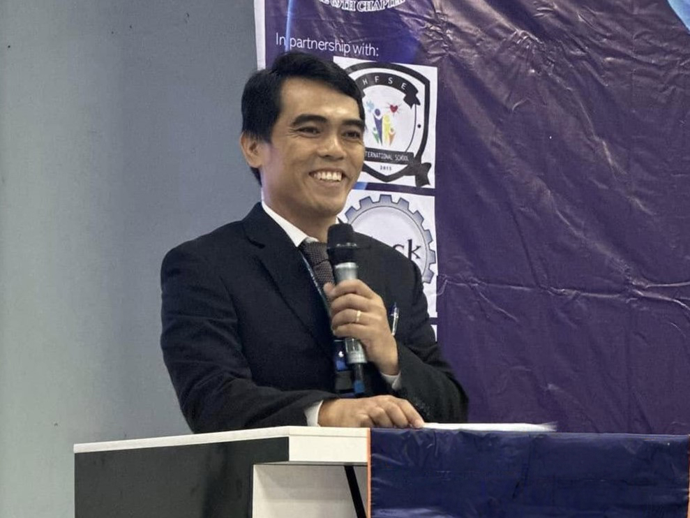A founder giving a speech at the front.